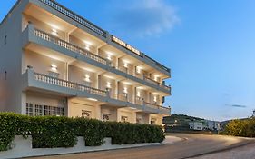 Paradise Art Hotel By Mr And Mrs White